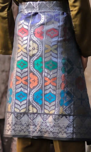 Salman sarong with geometric weaving